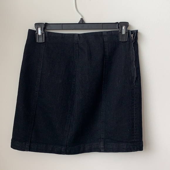 Black jean skirt - Picture 2 of 3